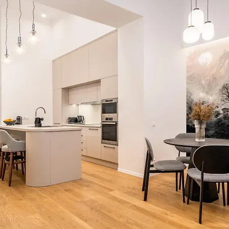 Modern Flat In With Pinkflamingo *