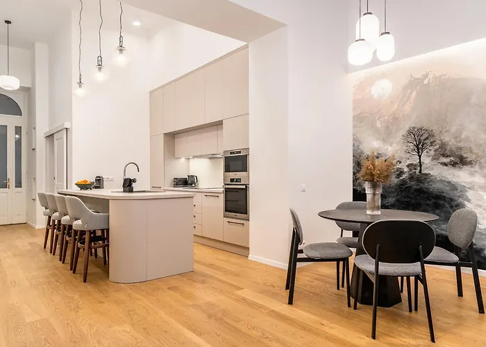 Modern Flat In With Pinkflamingo *