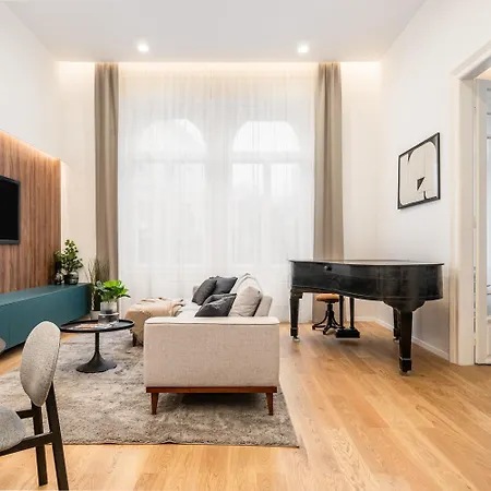 Modern Flat In With Pinkflamingo Apartment *